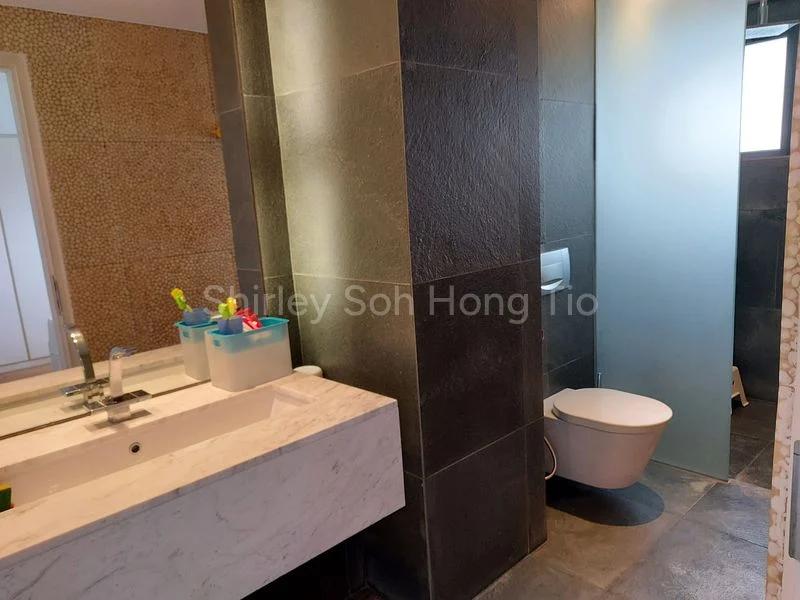 4 Bed Apartment (Condo) for Sale in  Lakeview - Image 6